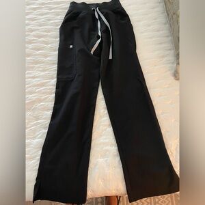 FIGS black kade high waisted petite cargo scrub pant